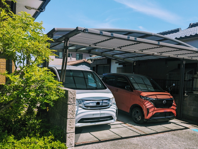 車を停めたカーポート