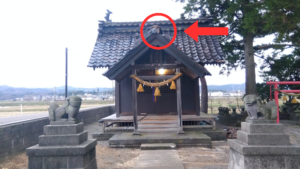 神社の屋根の修繕箇所